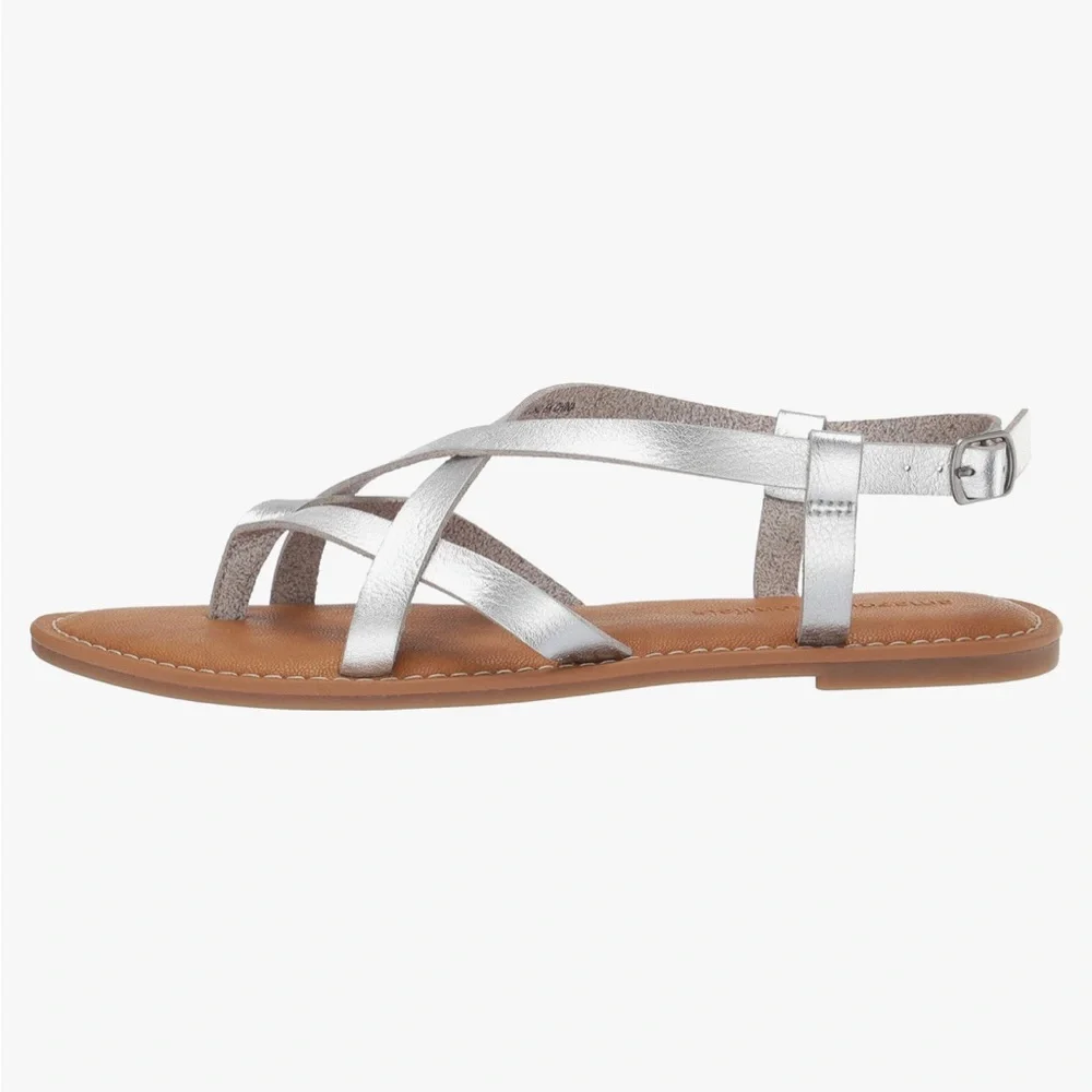 Amazon Essentials Women's Casual Strappy Sandal Silver metallic NWT Size 8
